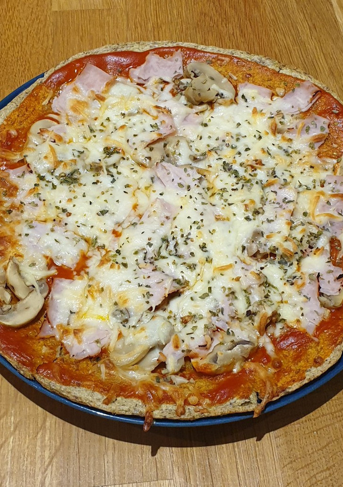 Una foto de Pizza de lentejas / garbanzos / quinoa