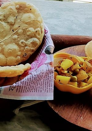 ছাতুর কচুরি আর আলু মটর শুঁটির সবজি (chatur kochuri ar aloo mator shutir sobzi recipe in Bengali) রেসিপির প্রধান ছবি