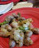 Corazoncitos de pollo fritos con cebolla y chile serrano