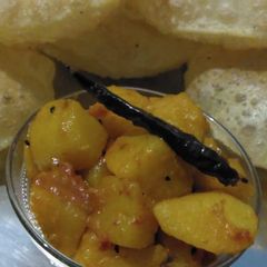 A picture of Luchi, alur torkari.