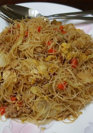 รูปของ #อาหารง้ายง่าย เส้นหมี่ผัดหมูสับ