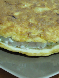 Una foto de Tortilla de patata rellena Vídeo