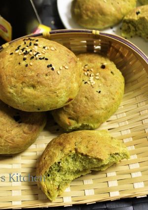 A picture of Spinach Masala Bread Rolls.