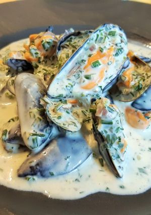 Une photo de Moule froides mayo aux herbes et jus de cuisson