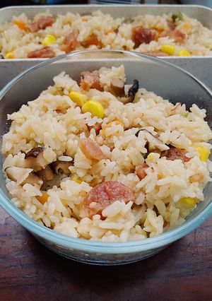 Hình của món Cơm nấu ngũ sắc kiểu Hoa.