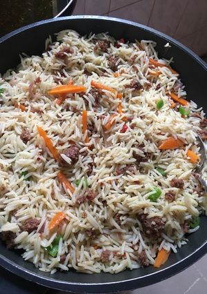A picture of Basmati with minced meat and veggies.