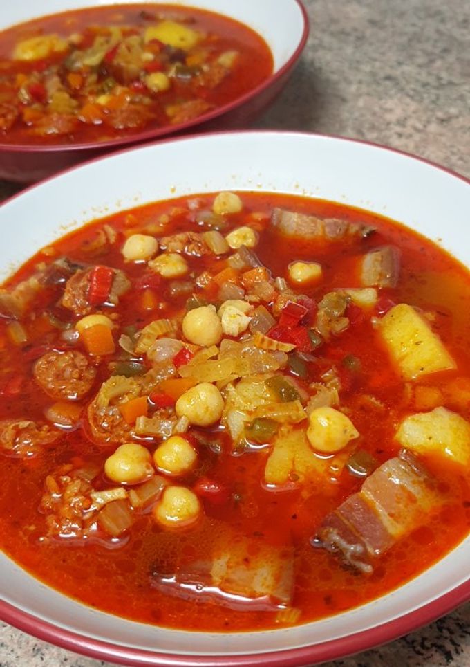 Una foto de Guiso con chorizo y costillas ahumadas
