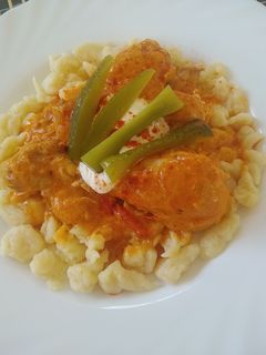 Tejfölös csirkepörkölt recept fotója