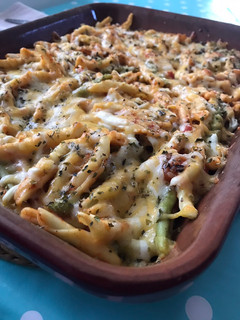 Una foto de Fusilli al pomodoro y berenjena, con quesos gratinados