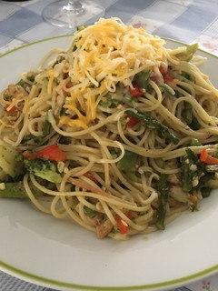 Una foto de Espaguetis con verduras