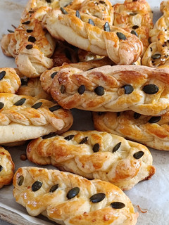 Sajtos, tökmagos sósfonat recept fotója