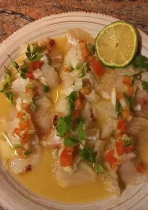 Una foto de Sashimi con ají amarillo