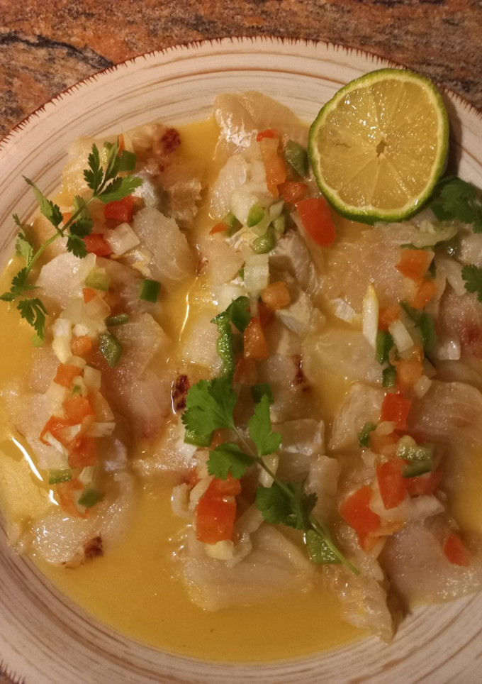 Una foto de Sashimi con ají amarillo