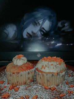 Una foto de Muffins de zanahoria y naranja con cobertura de queso crema