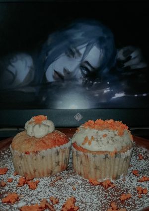 Una foto de Muffins de zanahoria y naranja con cobertura de queso crema