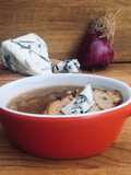 Red Onion Soup with Vegan Blue Cheese 🌱(& sourdough crouton)