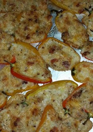 A picture of Cheesy Bellpepper Hors d'oeuvres.