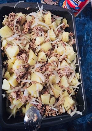 Una foto de Papas con jurel🤤