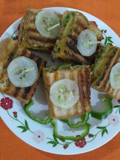 વેજીસ ગ્રિલ સેન્ડવિચ (Mumbai Veggie Grill Sandwich Recipe In Gujarati) રેસીપી મુખ્ય ફોટો