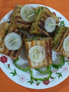 વેજીસ ગ્રિલ સેન્ડવિચ (Mumbai Veggie Grill Sandwich Recipe In Gujarati) રેસીપી મુખ્ય ફોટો