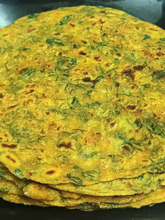 A picture of Methi Lauki Thepla.