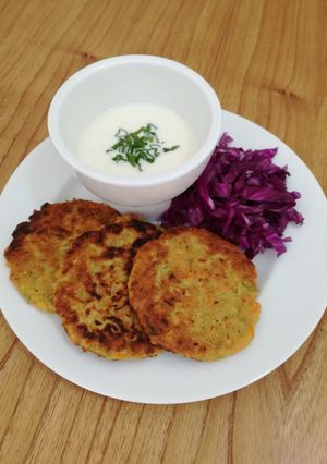 Una foto de Buñuelos de garbanzos con zanahoria y zucchini