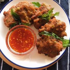 A picture of 🧑🏽‍🍳🧑🏼‍🍳 Thai Spicy Pork Cakes • With Homemade Red Curry Paste Recipe.