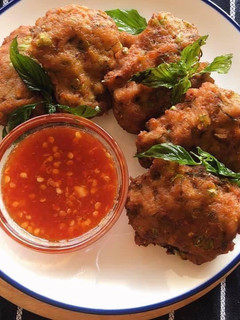 A picture of 🧑🏽🍳🧑🏼🍳 Thai Spicy Pork Cakes • With Homemade Red Curry Paste Recipe.