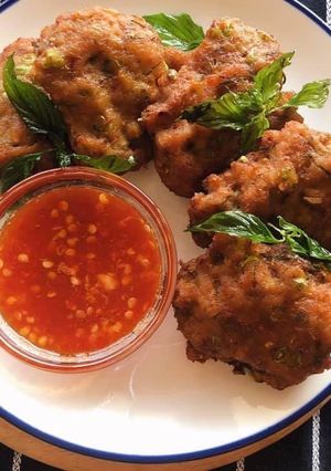 A picture of 🧑🏽‍🍳🧑🏼‍🍳 Thai Spicy Pork Cakes • With Homemade Red Curry Paste Recipe.