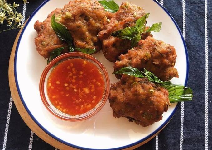 ๐ง๐ฝ๐ณ๐ง๐ผ๐ณ Thai Spicy Pork Cakes • With Homemade Red Curry Paste Recipe