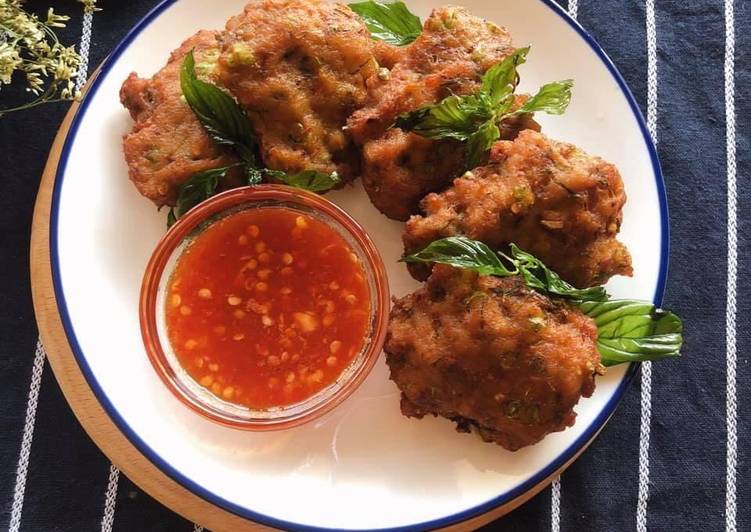 How to Prepare Delicious 🧑🏽‍🍳🧑🏼‍🍳 Thai Spicy Pork Cakes • With Homemade Red Curry Paste Recipe