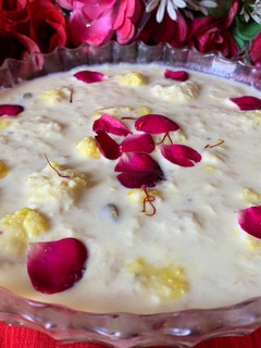 केसरिया रसमलाई (Kesariya Rasmalai recipe in Hindi) रेसिपी मुख्य फोटो
