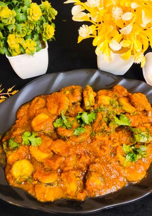 कच्चे केले की करी वाली सब्जी(kachhe kele ki curry wali sabzi recipe in hindi) रेसिपी मुख्य फोटो