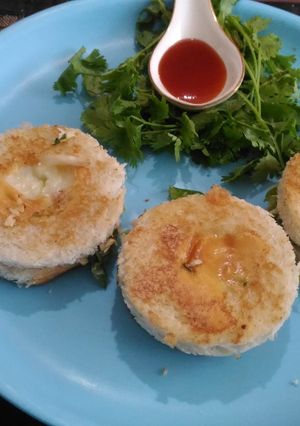 A picture of Cheese bread disc.