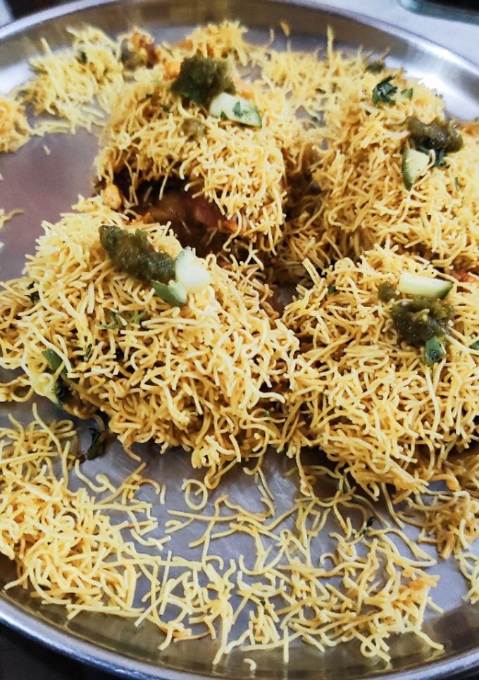 सेव पूरी (sev puri recipe in Hindi) रेसिपी मुख्य फोटो