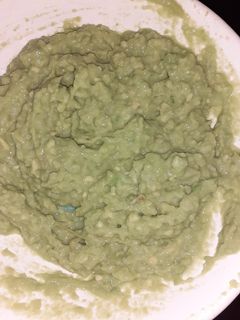 O poză a rețetei Guacamole cu usturoi :).