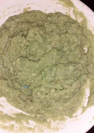O poză a rețetei Guacamole cu usturoi :).