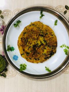 રવા ઉત્તપમ (Rava Uttapam Recipe In Gujarati) રેસીપી મુખ્ય ફોટો