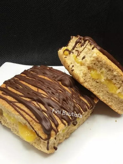 Una foto de Bizcochos rellenos de mermelada de naranja (saludables)