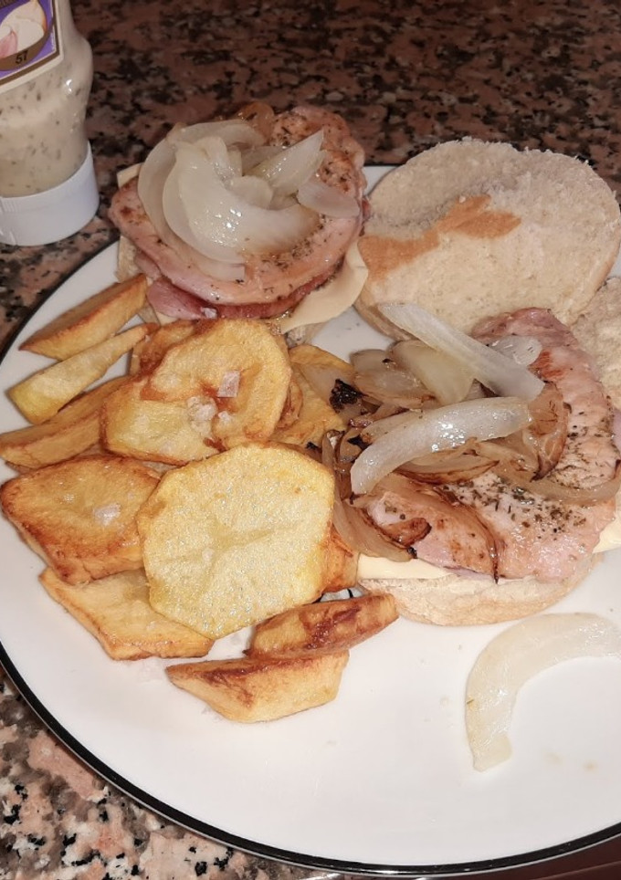 Una foto de Lomo con patatas