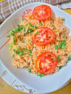 टोमॅटो राईस (Tomato rice recipe in marathi) रेसिपी चे मुख्य फोटो