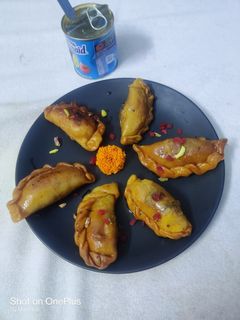 গুজিয়া (Gujiya recipe in Bengali) রেসিপির প্রধান ছবি