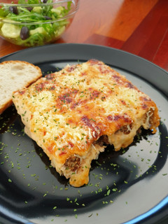 Una foto de Canelones con carne del caldo