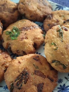 வெள்ளை கொண்டைக்கடலை வடை (Vellai kondaikadalai vadai Recipe in Tamil) செய்முறை முக்கிய புகைப்படம்