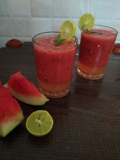 તરબૂચ નું જ્યુસ (Watermelon Juice Recipe In Gujarati) રેસીપી મુખ્ય ફોટો