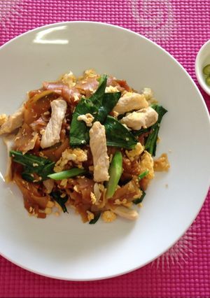 A picture of Stir fried noodles with black soy sauce and pork.