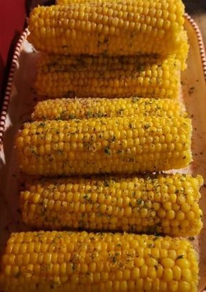 A picture of Delicious corn on the cob.