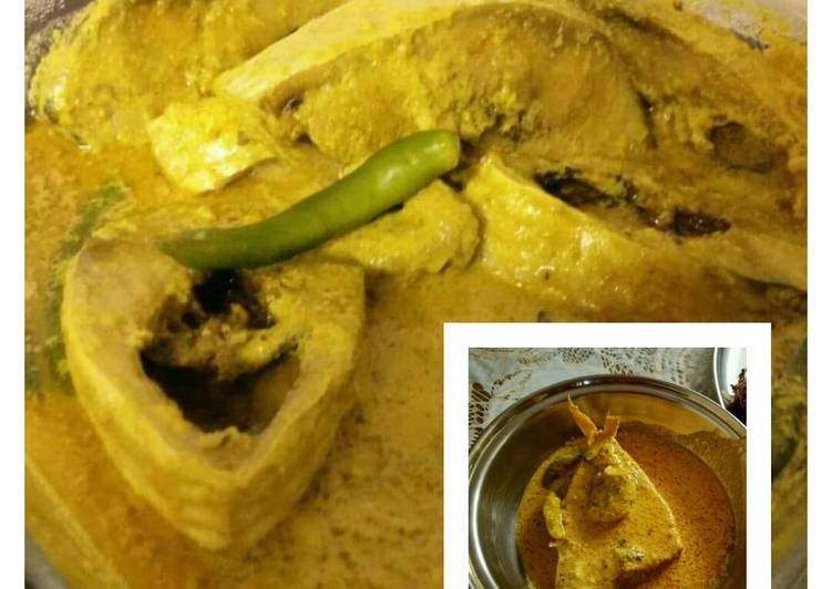 Bhapa fish (steamed hilsa)