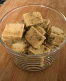 Tofu marinado estilo queso Feta vegano