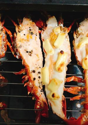 Hình của món Tôm (hùm) nướng phô mai/mắm tiêu.